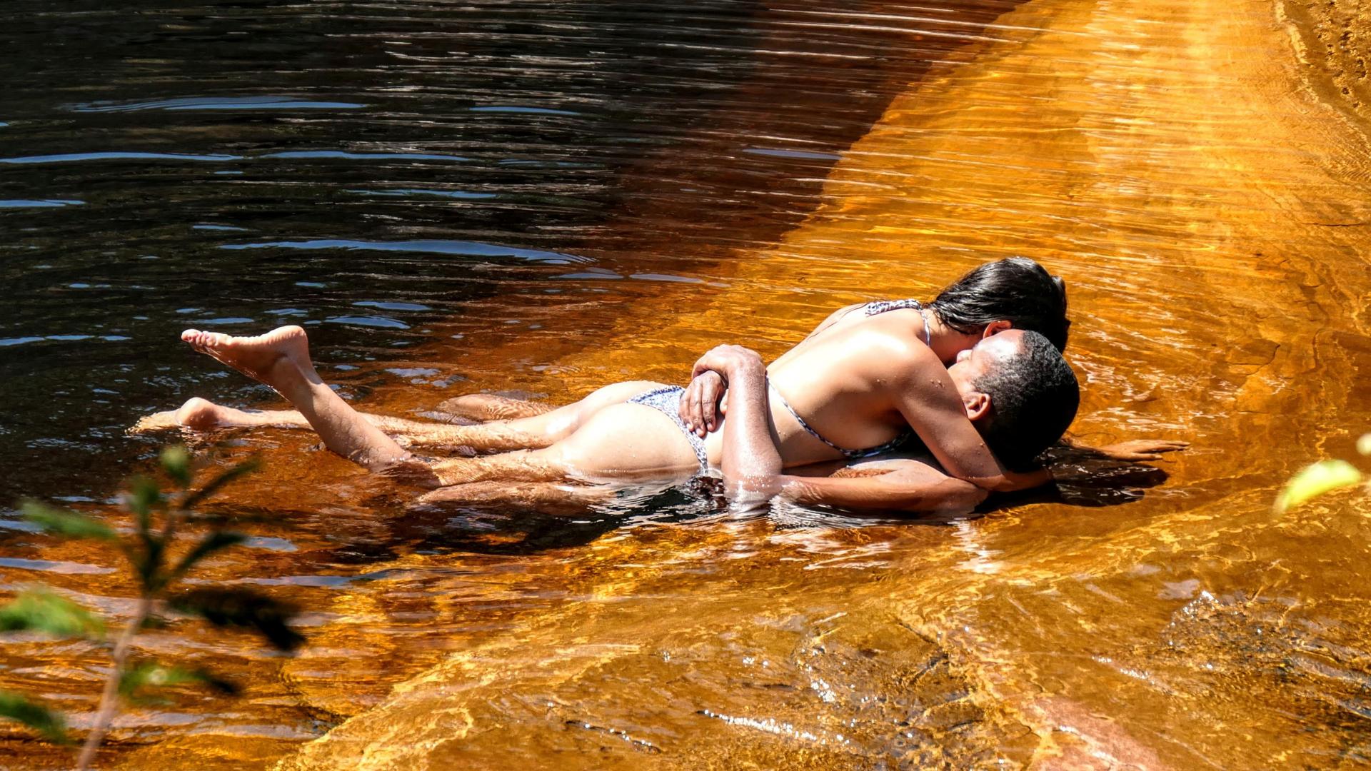 Dia Dos Namorados means couples in love in Brazil