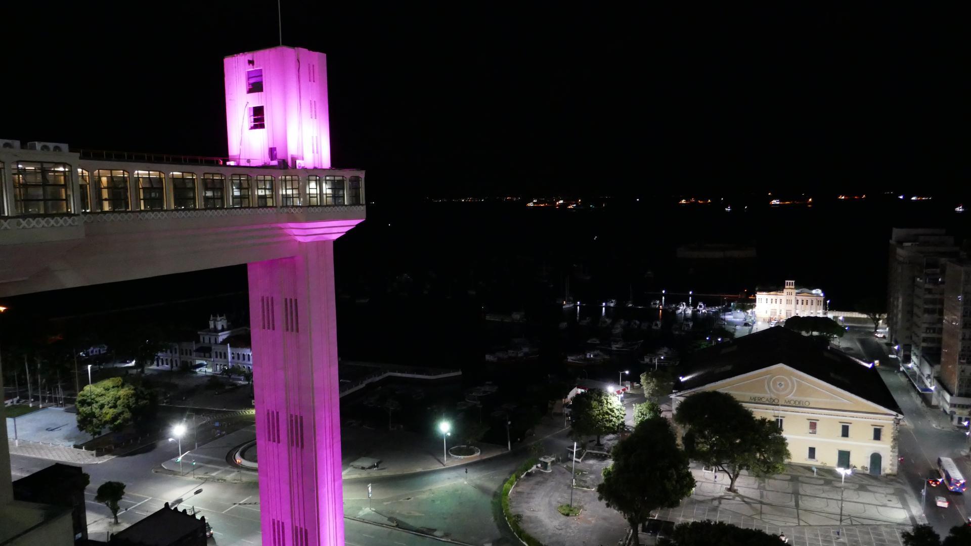 Lacerda elevator and market hall in Salvador in the dark festively illuminated