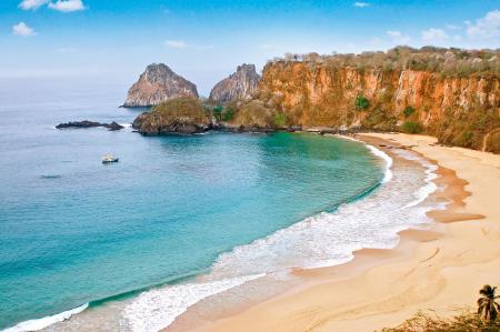 Fernando de Noronha is a dream for Brazil vacationers and interns 