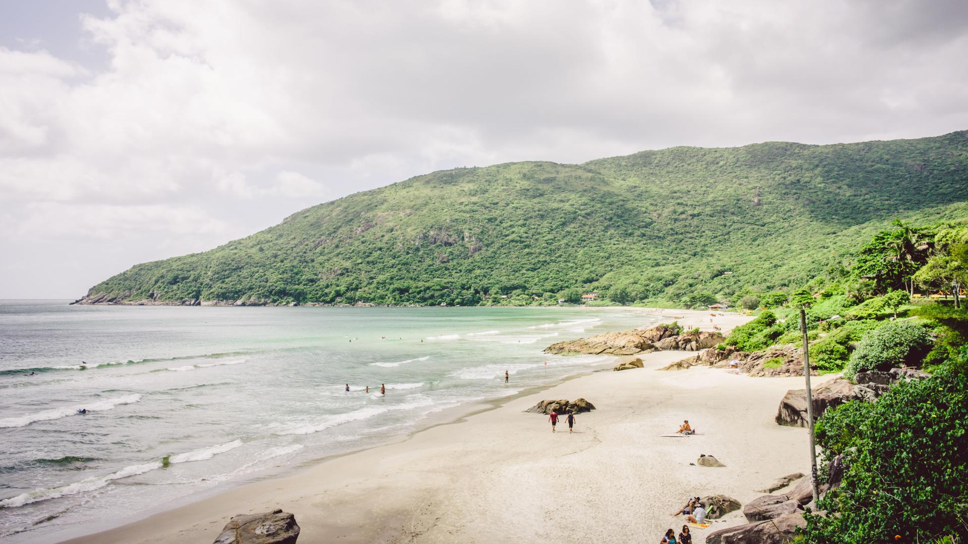 Praia do Matadeiro – Natural beach in Florianópolis, Brazil View of Praia do Matadeiro in Florianópolis with white sandy beach, green hills, and gentle waves
