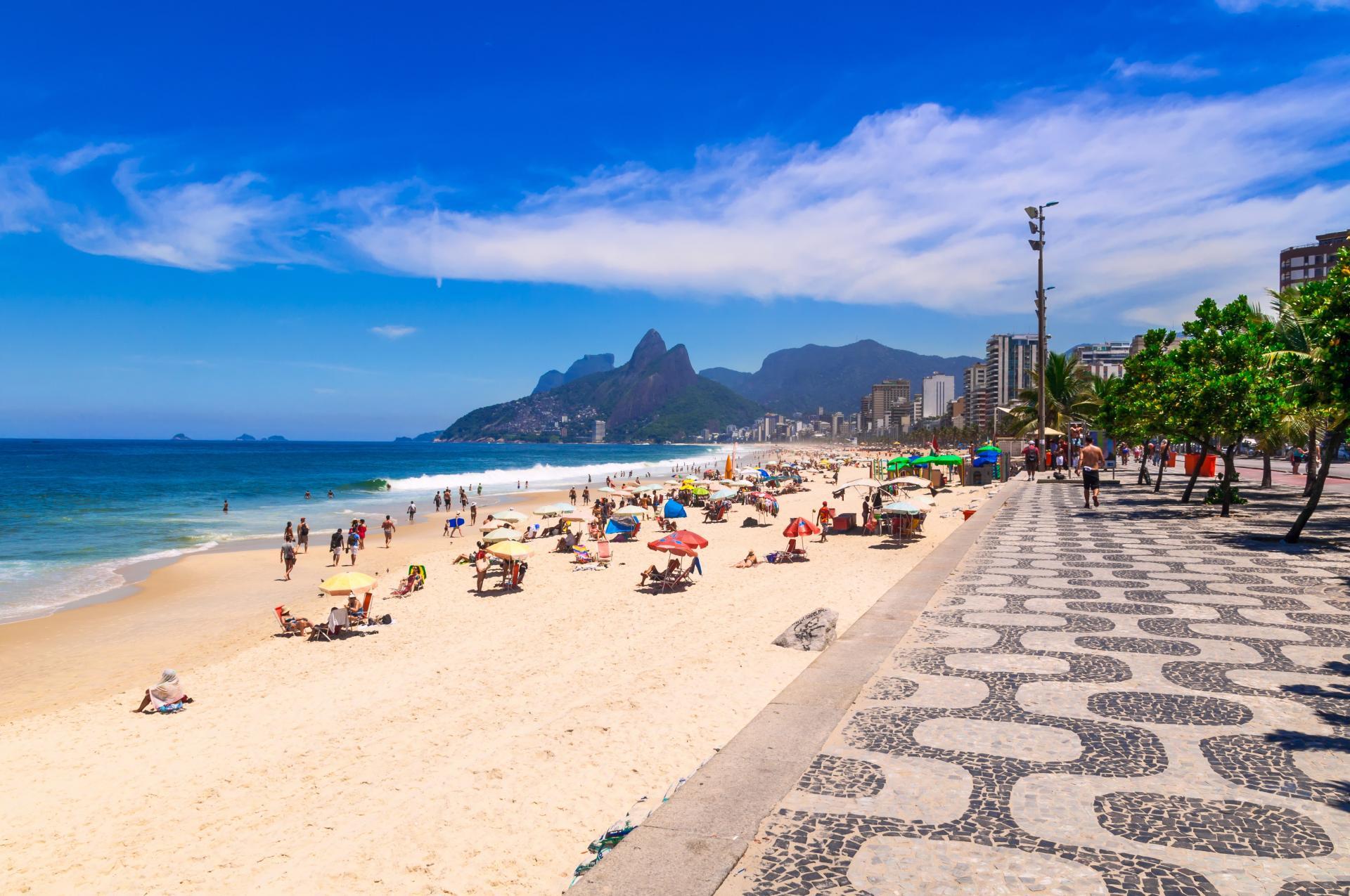 Ipanema beach on daylight saving time