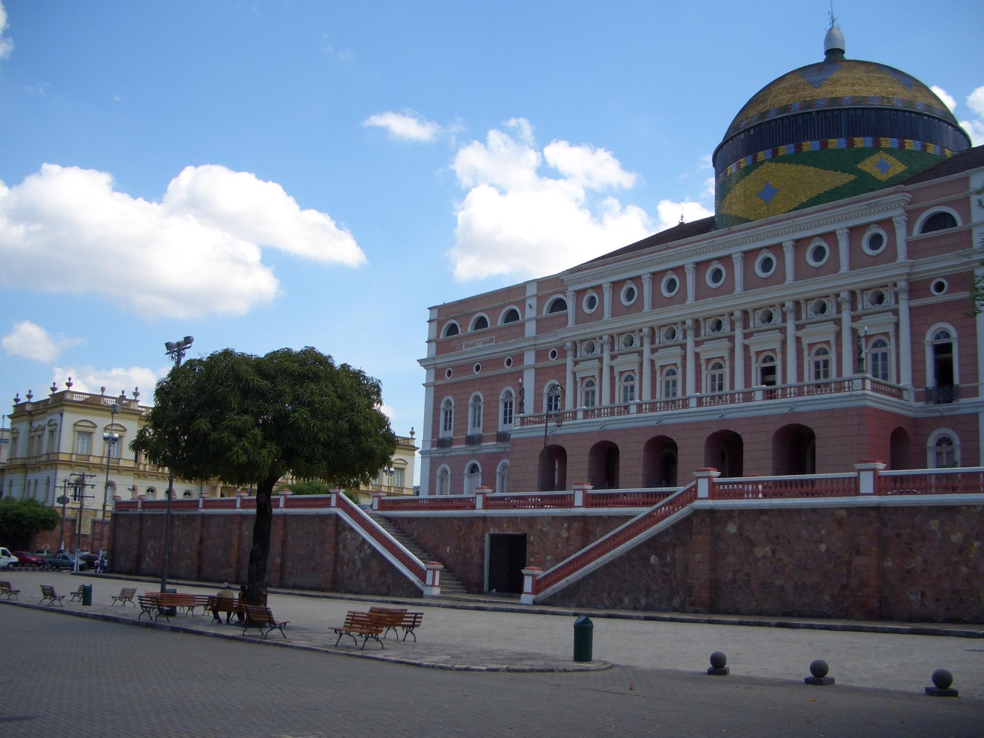 Teatro Amazonas in Manaus – opera house full of history and colonial charm in the heart of the rainforest Historic Teatro Amazonas in Manaus – landmark of the Amazon capital