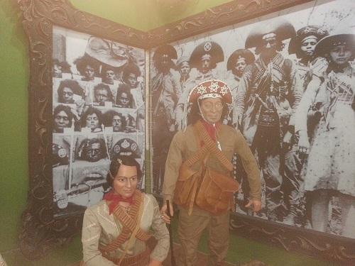 History of the dreaded Brazilian bandit Lampiao Replicas of Lampiao and his wife Maria Bonita