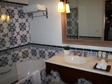 A nice bathroom with tiles at Belmond Hotel das Cataratas 