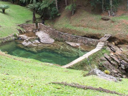 A natural swimming pool with clear water at Eco Lodge Itororo