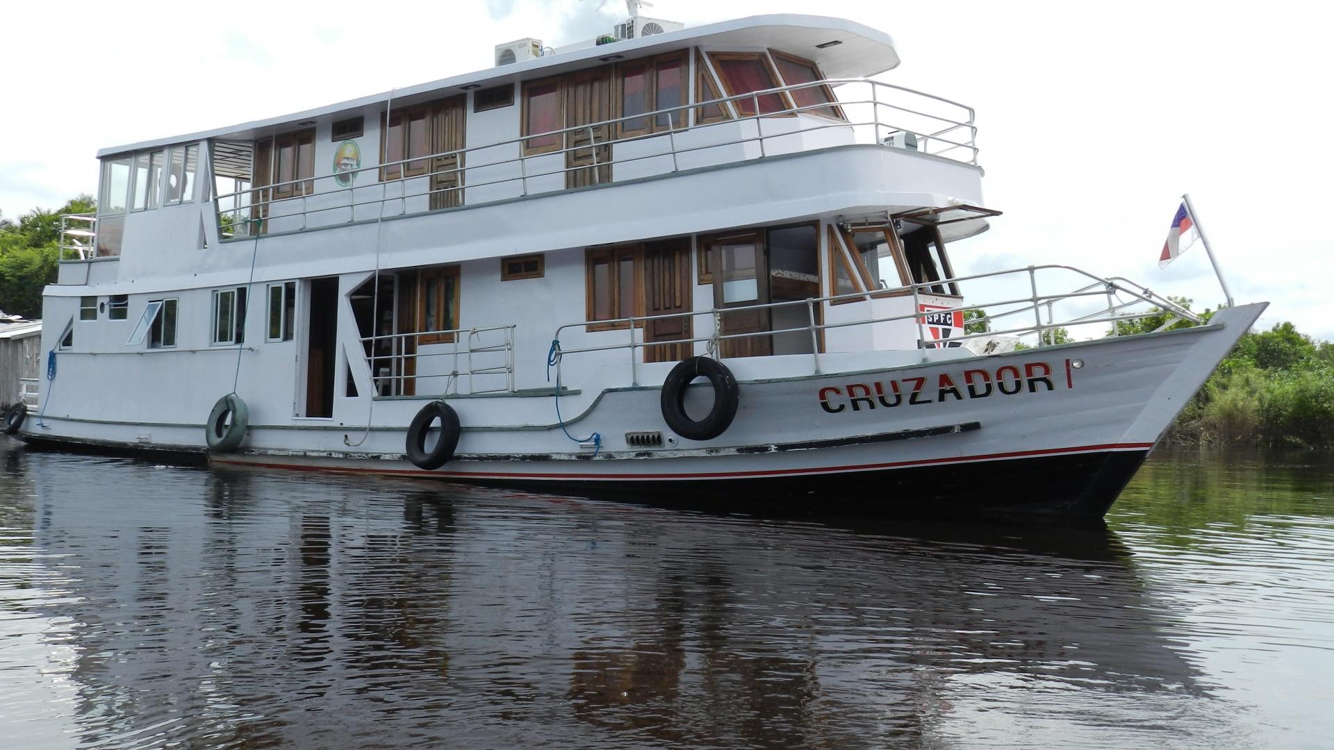 A typical Amazonas boat