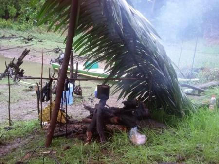 Simple kitchen with primitive rain protection 