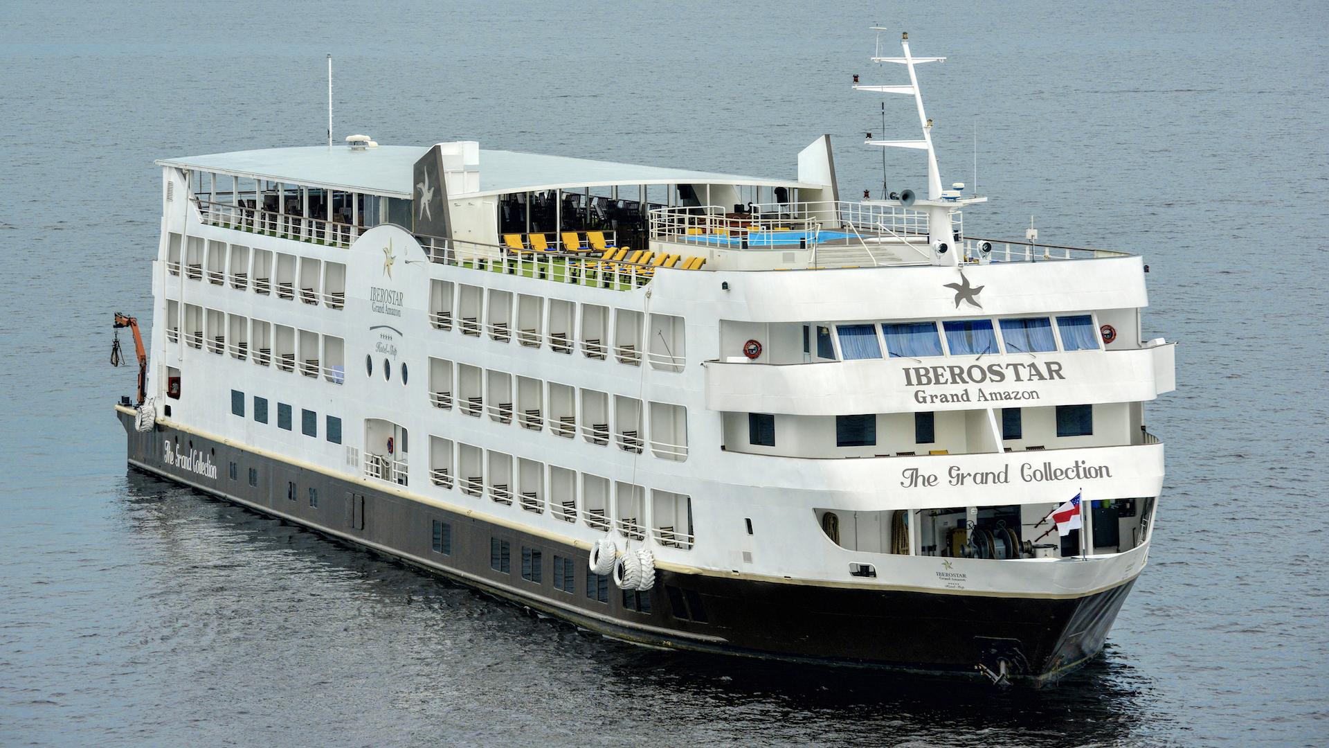 Picture of the Iberostar Grand Amazon arriving at the harbour of Manaus