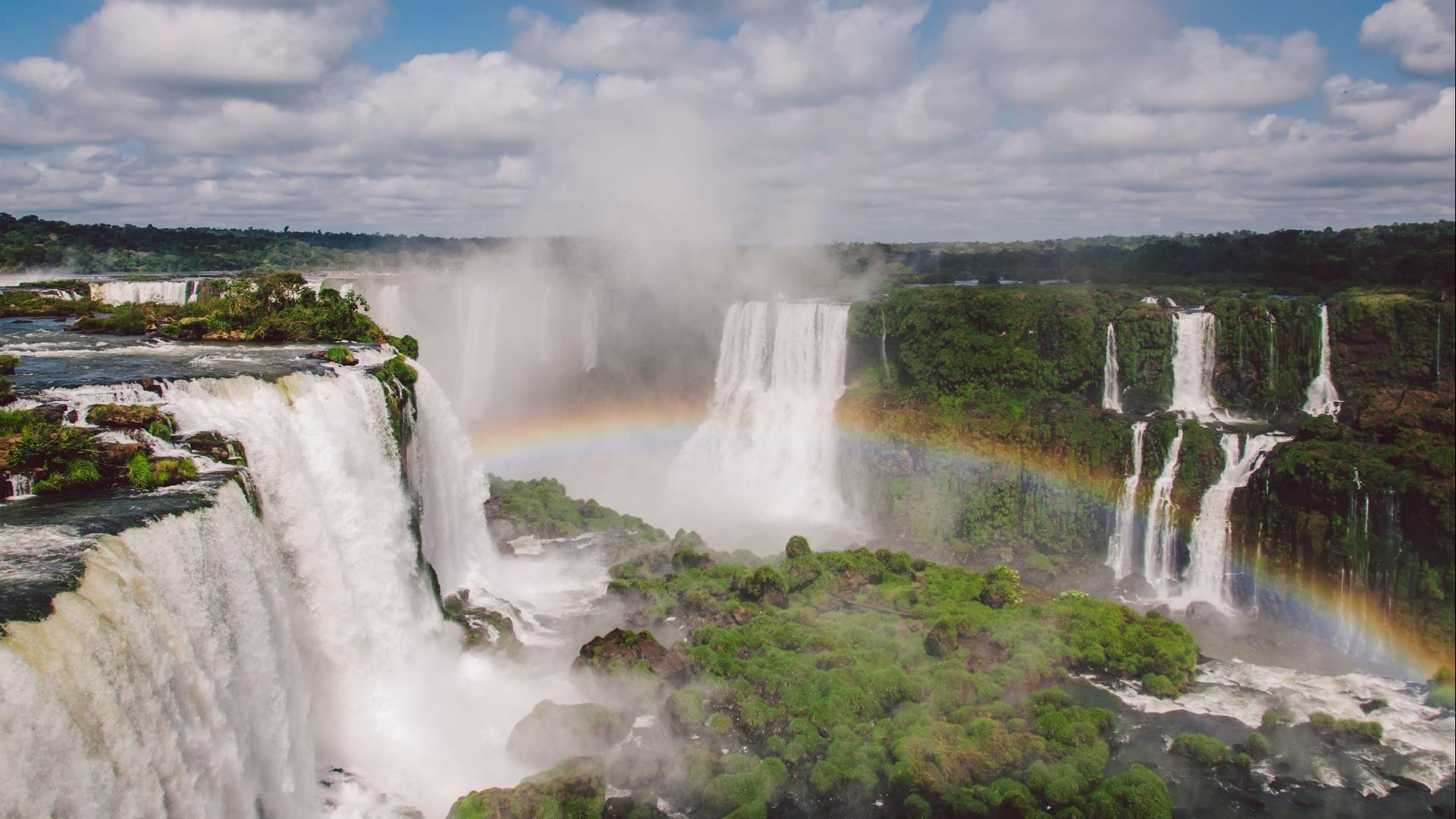 View from the Argentinan side on the Iguacu Falls