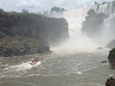 Boat with visitors heading to the Iguacu falls