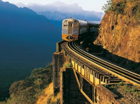 On the journey in the Serra Verde Express through the mountain ranges of the Serra do Mar