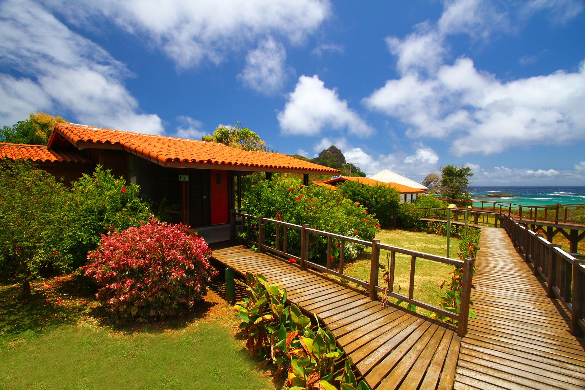 External sea view and entrance of Pousada Nannai Noronha Solar dos Ventos, Fernando de Noronha