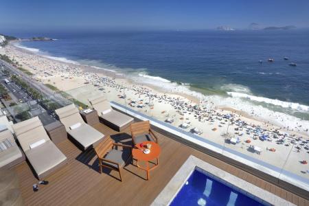 Rooftop pool with sea view at Hotel Sol Ipanema