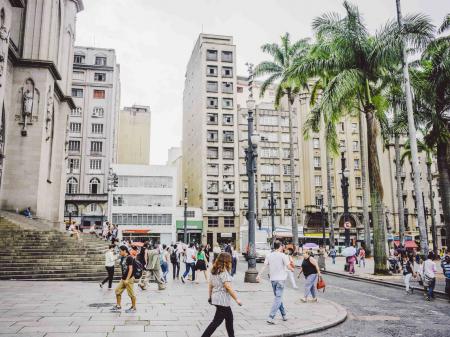 Buzzing shopping avenues in Sao Paulo