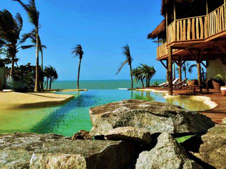 Pool with sea view at Hotel Hurricane Jeri 