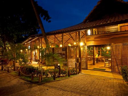 Open air bar at night at Pousada Casa de Praia in Praia do Forte, Bahia - Brazil