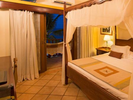 Double room with wooden furniture at Hotel Manary Praia