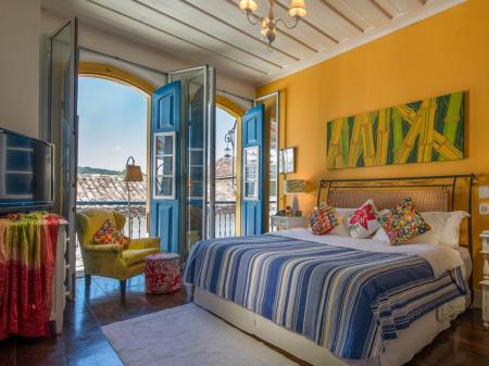 Colorful double room at Pousada do Sandi in Paraty, Rio de Janeiro - Brazil