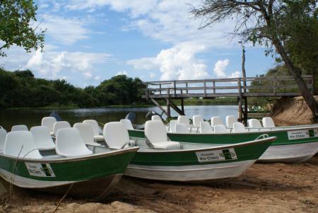Safari boats at Pousada Rio Claro 