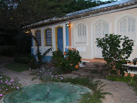 External view and fountains at Pousada Vila Serrano 