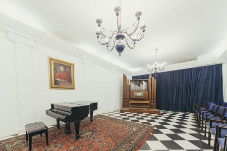 Piano room of Pousada Barroco na Bahia 