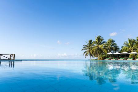 Pool with sea view at Hotel Tivoli Ecoresort 