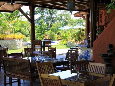 Local restaurante with garden area at Pousada Mangabeiras in Boipeba, Bahia - Brazil
