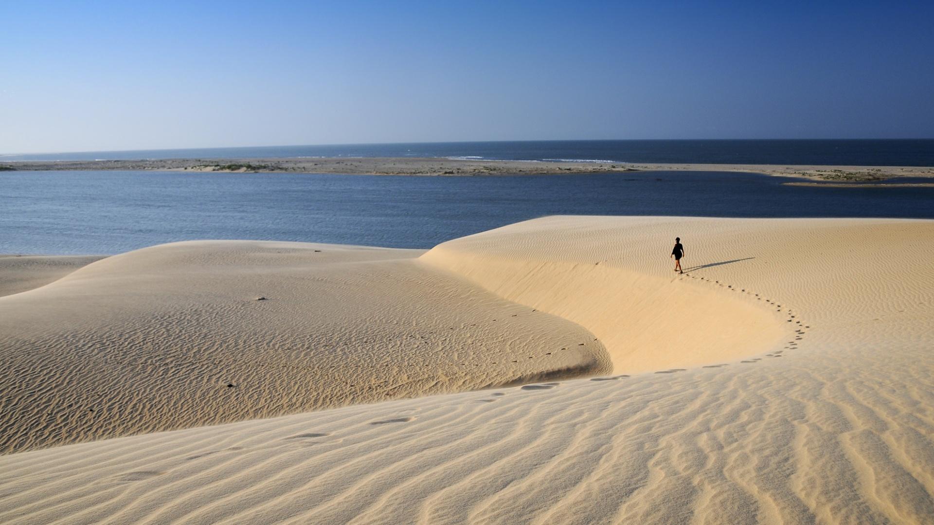 Lencois Maranhenses: Rota das Emocoes with endless lagoons and sand dunes