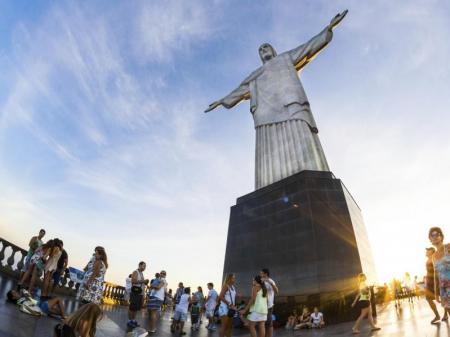 protecting hands of christ the redeemer