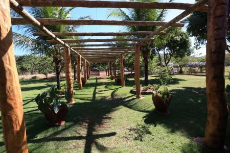 Entrance area of Pousada Reino Encantado with a wooden structure