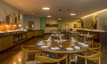 The hotel restaurant offers local and international cuisine at Hotel Luzeiros in Sao Luis do Maranhao, Brazil