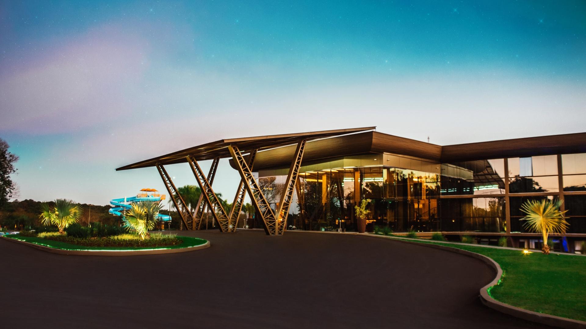 External view of Vivaz Cataratas Hotel Resort with the large swimming complex in Foz do Iguacu, Brazil