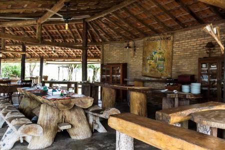 An open area for breakfast and meals at Pousada Aguape