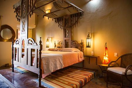 Wooden furniture and low lights in a double room at Casa Lavinia