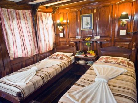 Motor Yacht Tucano: Picture of a yellow stateroom