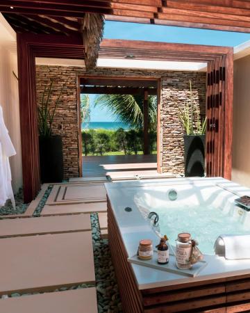 Private jaccuzzi in Hotel Casana bungalow